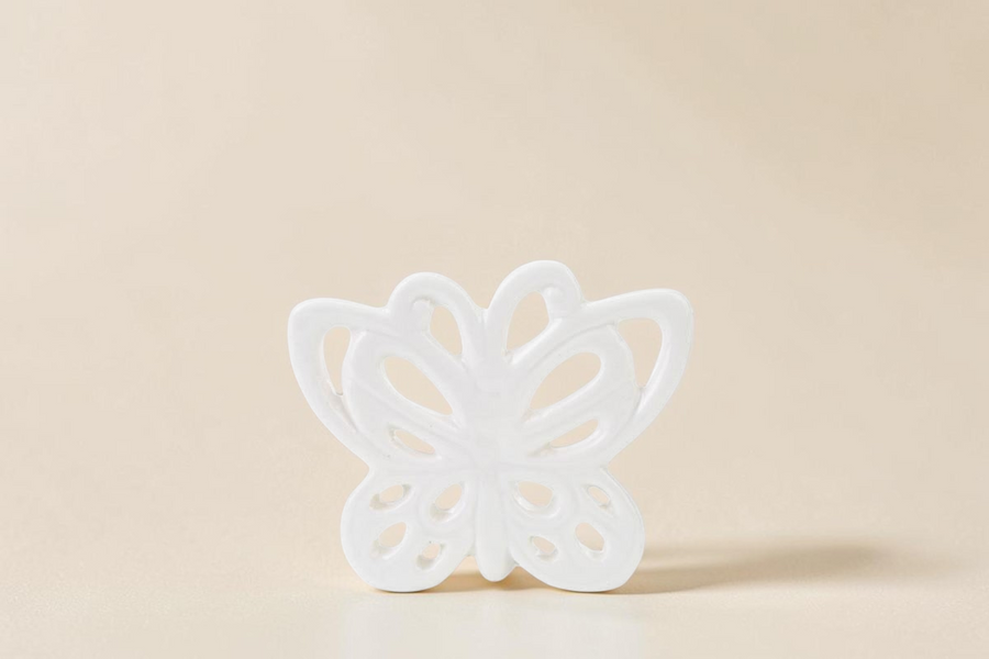Farfalla decorativa in porcellana bianca traforata La Festa Perfetta, dimensioni 7x6 cm