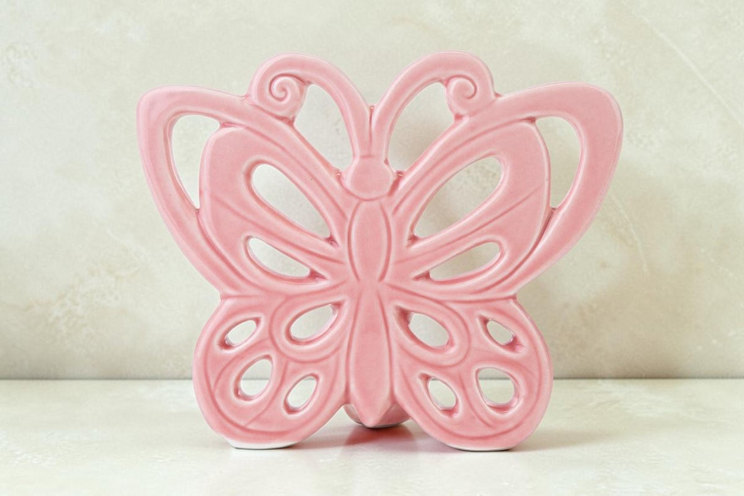 Farfalla decorativa in porcellana rosa La Festa Perfetta, design traforato ideale per bomboniere o decorazioni casa