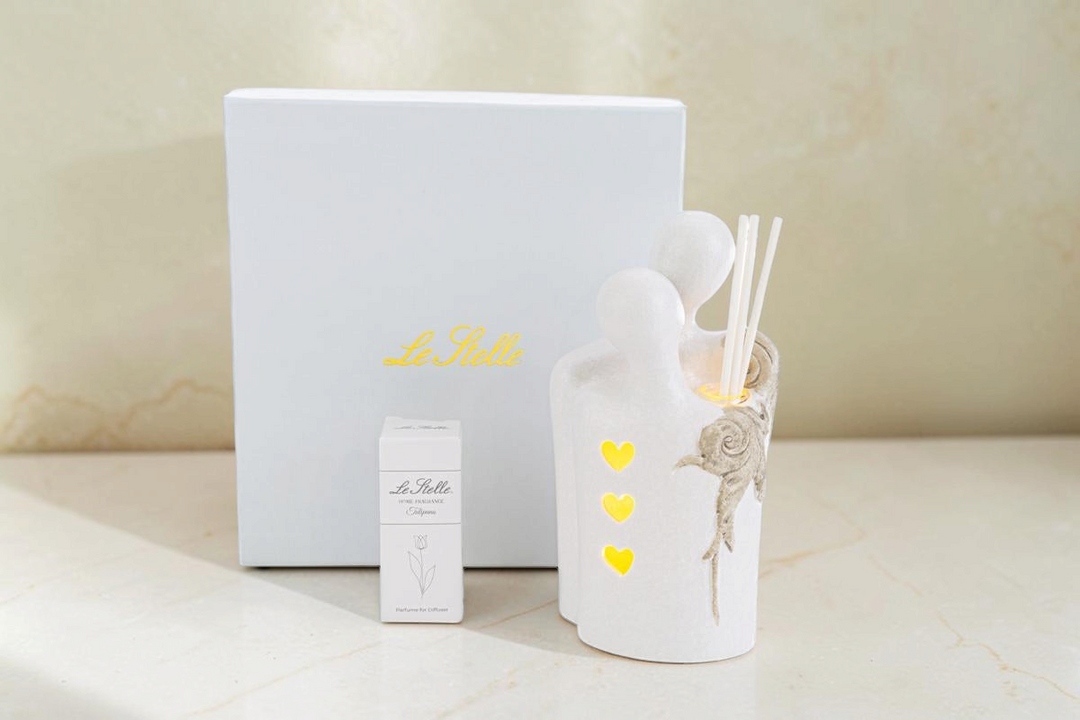 Profumatore La Festa Perfetta a forma di coppia di sposi con luci LED, cuori luminosi e bastoncini diffusori