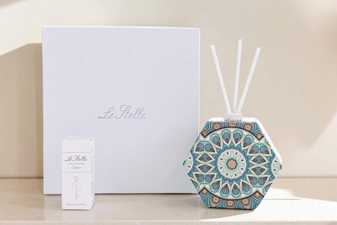 Profumatore esagonale La Festa Perfetta con decoro mandala colorato, bastoncini e confezione regalo bianca
