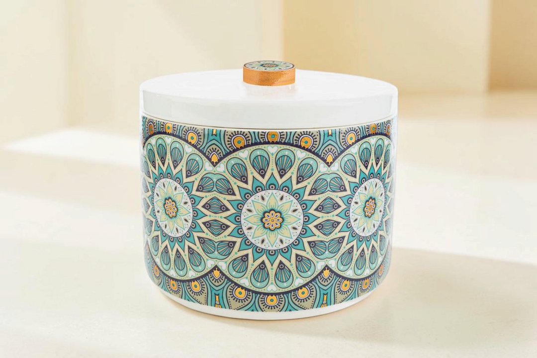 Scatola in porcellana La Festa Perfetta con decoro mandala colorato nei toni del turchese e giallo, 15,5x13 cm