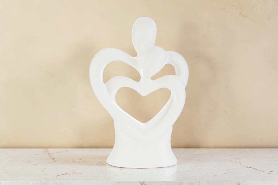 Statua La Festa Perfetta coppia di sposi in porcellana bianca con design a forma di cuore stilizzato