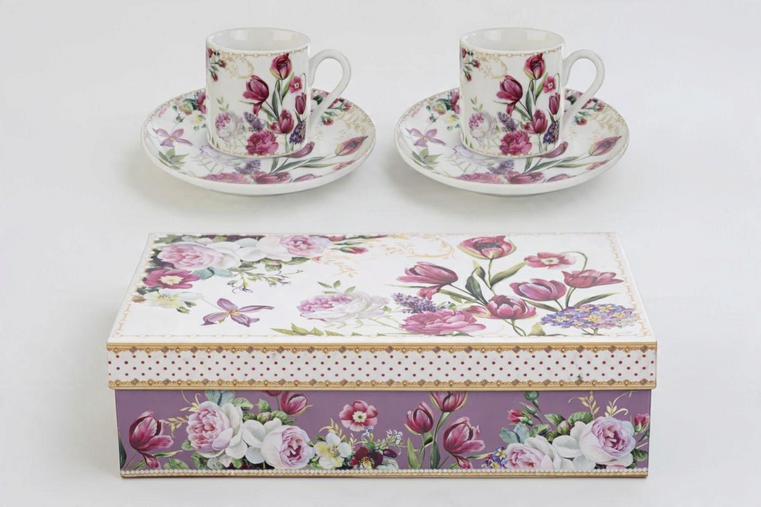 Set di 2 tazzine da caffè in porcellana La Festa Perfetta con piattini decorati da fiori e astuccio coordinato