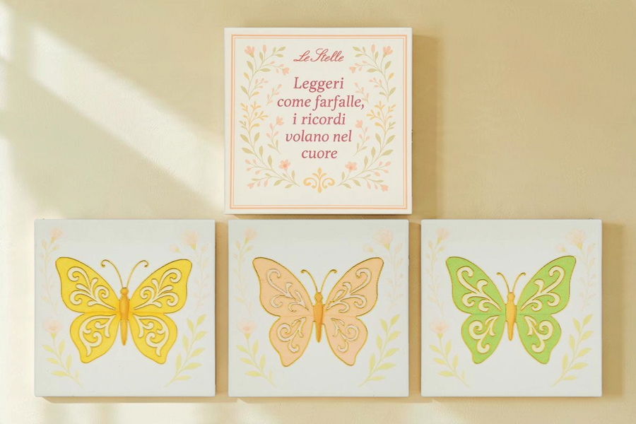 Set di tre piastrelle poggia pentola La Festa Perfetta in ceramica quadrata 15x15cm con decoro a farfalla colorata