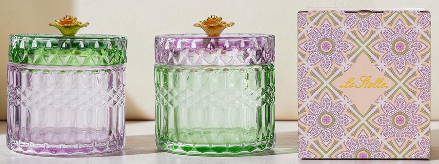 Scatole in vetro colorato La Festa Perfetta con coperchio decorato da un fiore dorato e scatola regalo coordinata