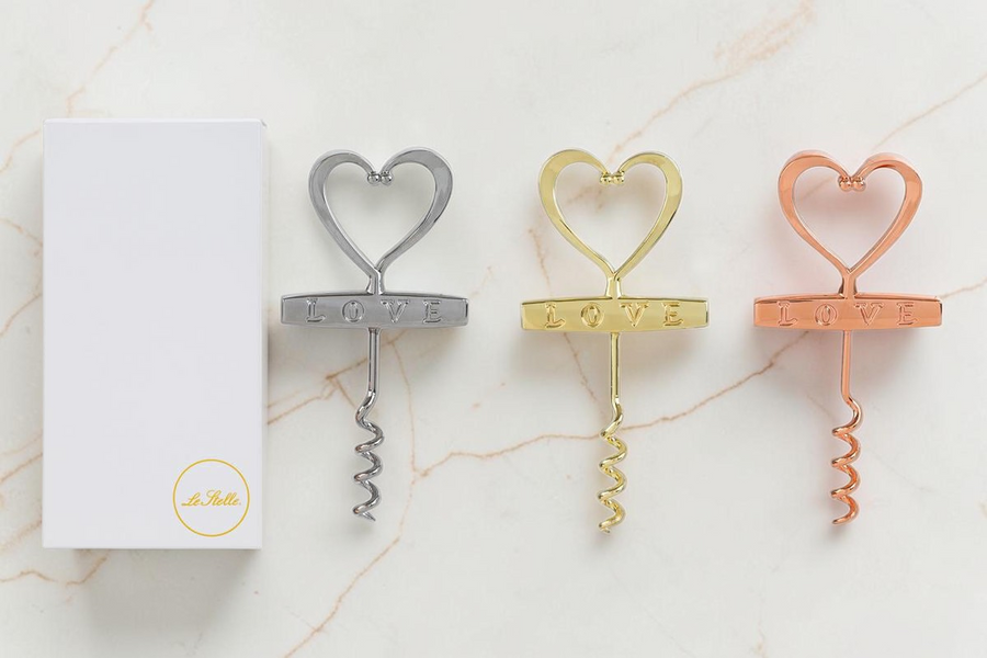 Set di tre apribottiglie La Festa Perfetta in metallo a forma di cuore con scritta LOVE in argento, oro e oro rosa