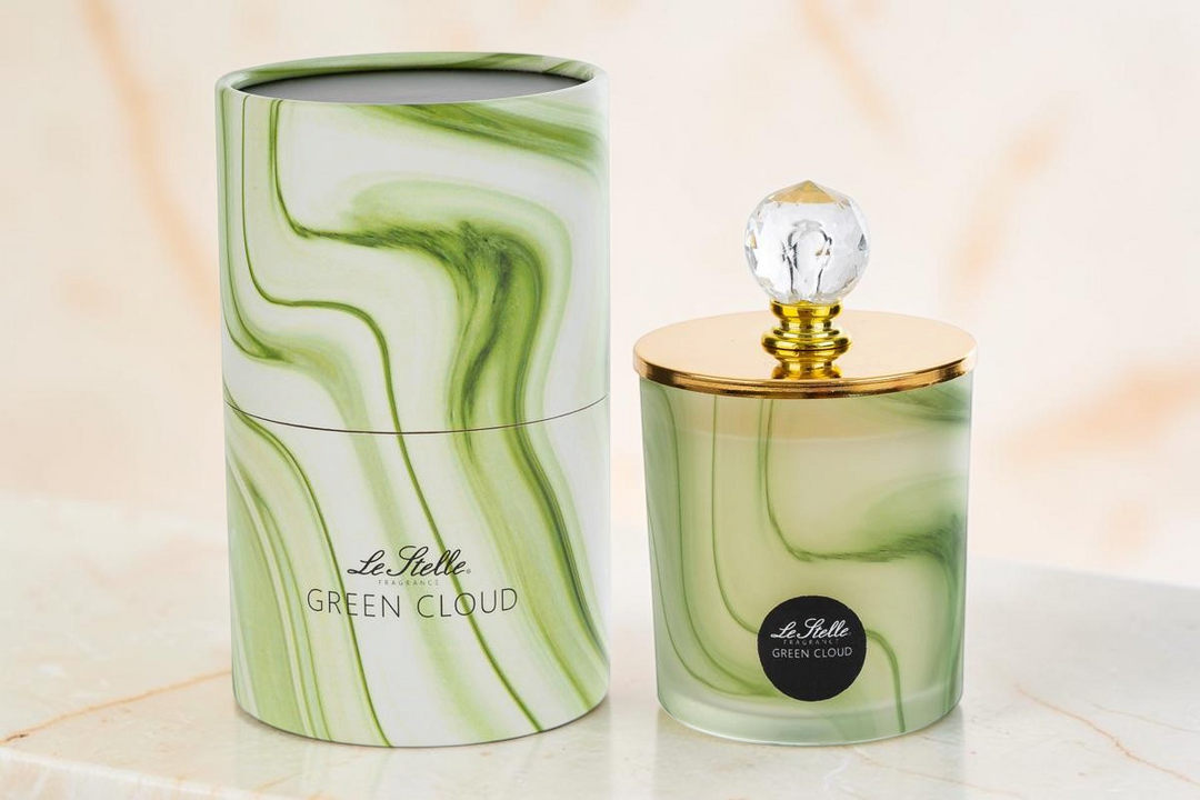 Candela profumata La Festa Perfetta verde effetto marmo con coperchio dorato e pomello in cristallo e astuccio