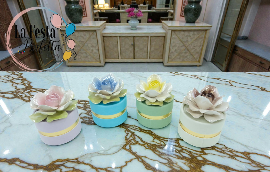 Bomboniera Scatola Velluto con Fiore in Capodimonte Firmato Robean Luxury