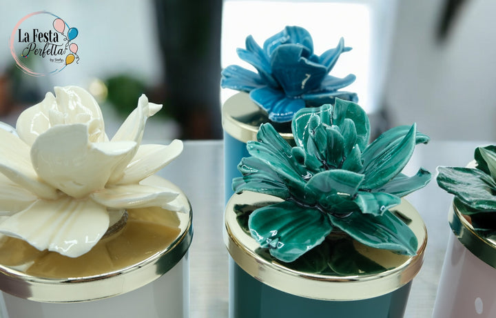 Bomboniera candela con fiore in ceramica Capodimonte Firmata Poemia