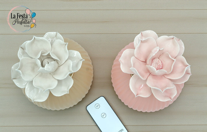 Bomboniera lampada LED con fiore in ceramica Capodimonte Firmata Poemia 17 cm H