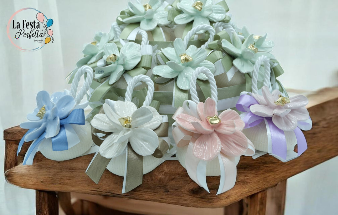 Bomboniera saponetta con fiore in ceramica in Capodimonte