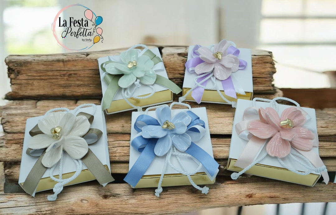 Bomboniera scatola degustazione con fiore in ceramica in Capodimonte