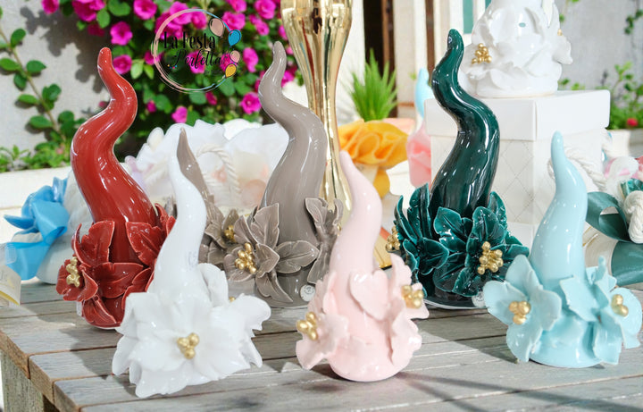 Bomboniera corno realizzato a mano in ceramica Capodimonte