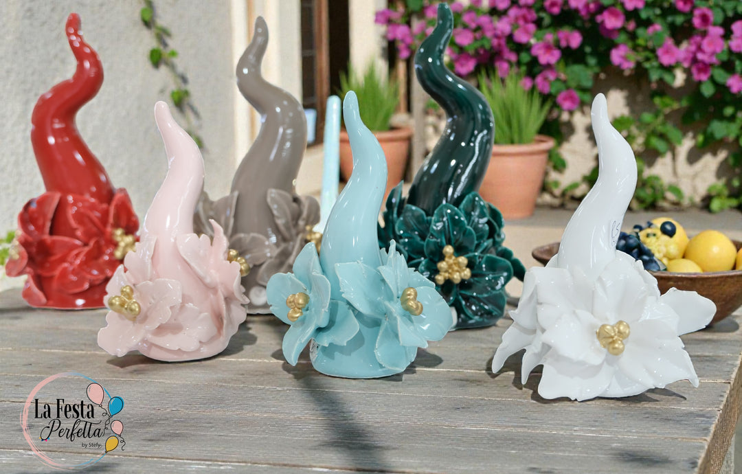 Bomboniera corno realizzato a mano in ceramica Capodimonte