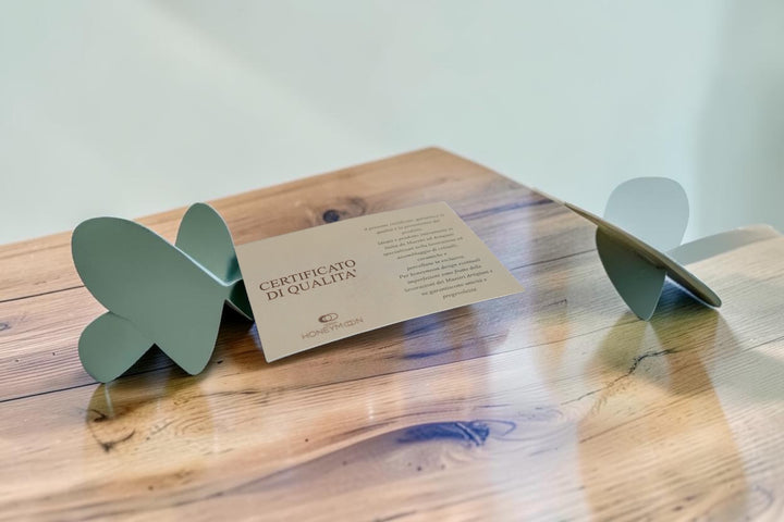 Bomboniera vaso a forma di fiocco in ceramica