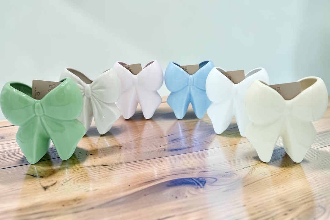 Bomboniera vaso a forma di fiocco in ceramica