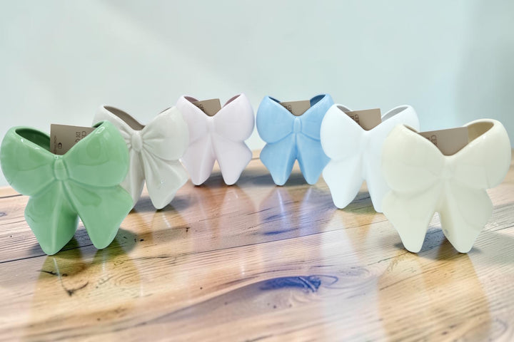 Bomboniera vaso a forma di fiocco in ceramica