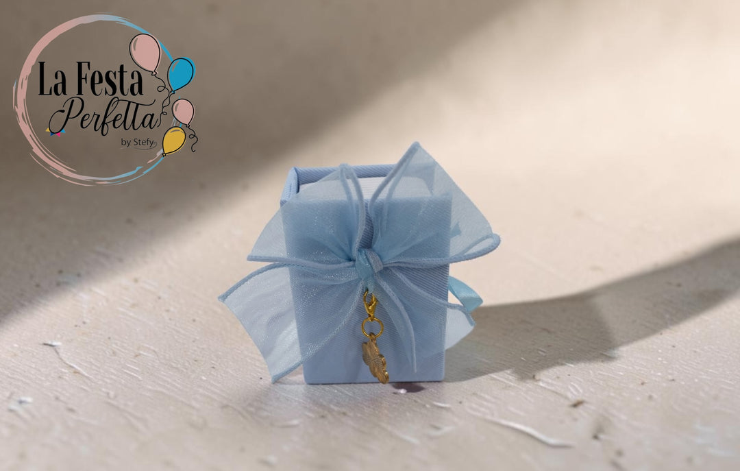 Scatola porta confetti con ciondolo portafortuna
